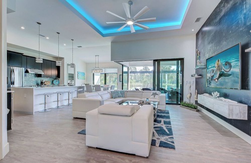 Pine Valley House | Amalfi | Lake front | 2 Masters | Pool | Spa | Swim up Bar