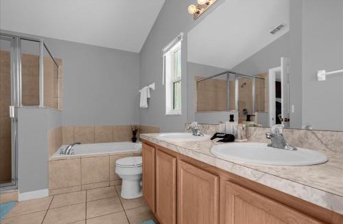 Tivoli Manor Villa | Amazing 4 Bedrooms 3 Bath with private pool, near Disney and Universal!