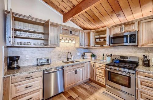 Alma House | Amazing 5BR Hot Tub Game Room Mountain Views