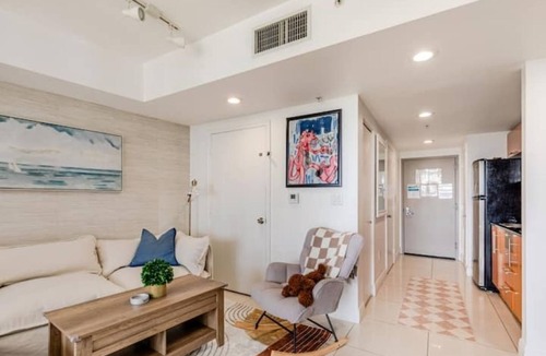 Midtown Apartment | Amazing Modern Condo w Stunning City Views of Miami