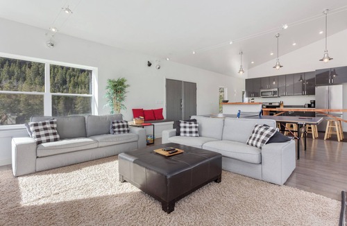 Whitepine House | Amazing modern mountain home perched high on a hill overlooking breathtaking 360 panoramic views, yet only one minute off highway 50. You're minutes away from the Colorado trail that takes you to the Continental Divide.