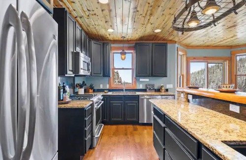 Fairplay House | Amazing mountain views, Hot Tub, Pool Table, Hot Springs, Moose sightings