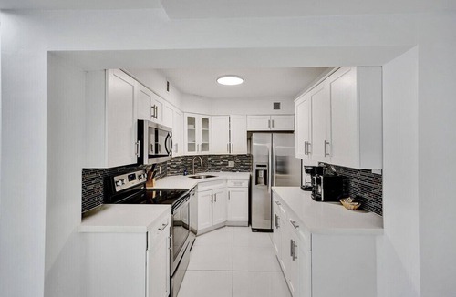 Mid Beach Apartment | Amazing Ocean View Condo/Beach Service/1111