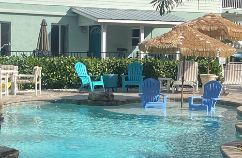 Crystal Beach House | Amazing Private Tropical Pool, Fire Pit, 3 mins to Crystal Beach.