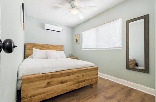 Seabreeze Historic District House | Amazing views! Seconds to Daytona Beach.