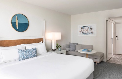 Singer Island Hotel | Amazing Views w/Balcony | Onsite Pool & Dining
