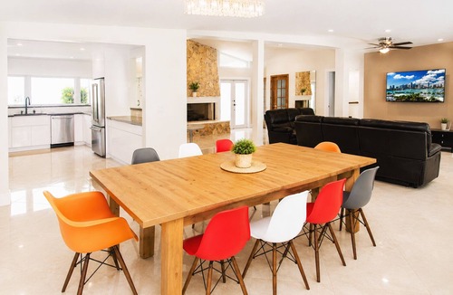 Hollywood Lakes Villa | Amazing Villa Walk to Beach Heated Pool & Jacuzzi