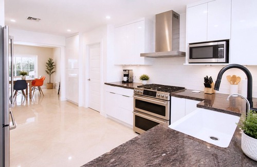 Hollywood Lakes Villa | Amazing Villa Walk to Beach Heated Pool & Jacuzzi