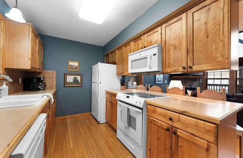 Reeds Spring Cabin | America's Cabin! 3 Pools! By Silver Dollar City!
