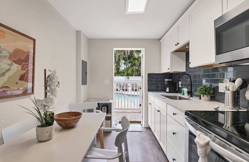 Ilexhurst Apartment | AMI Ohana Beach Resort B with fabulous salt pool!