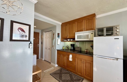 Lenox Park Apartment | An adorable, direct oceanfront front studio with a large private balcony.