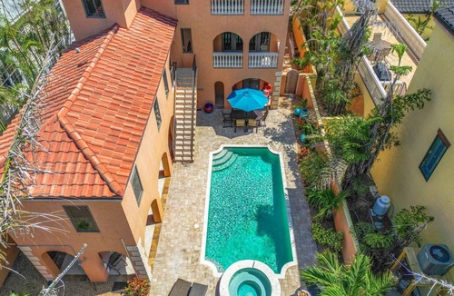 Captiva House | ANDY ROSSE LUXURY VILLA - WALK TO BEACH, SHOPS & RESTAURANTS