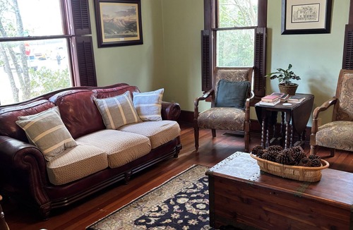 Nacogdoches Bed & Breakfast | Angelina Room - Hardeman House Bed and Breakfast