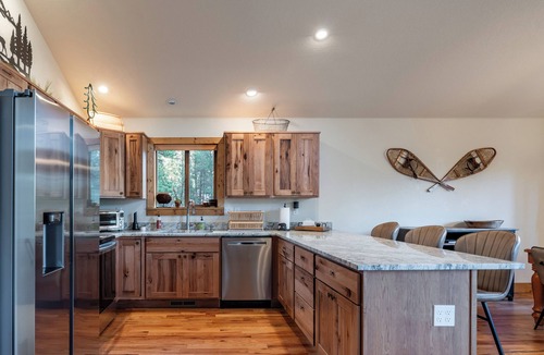 Pine Cabin | Angler’s Hideout- 2 Bdrm- New- National Forest & River Close-Mountain Views