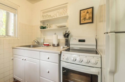 Historic Seaport Cottage | Ann Street Gardens
