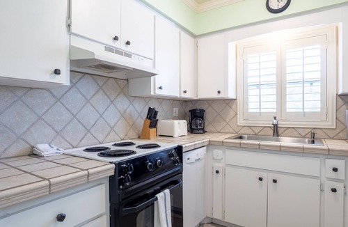Holmes Beach House | Anna Maria Beach Place #6. Directly Across Street From The Beach With Pool.