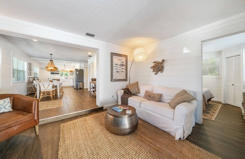 Holmes Beach House | Anna Maria Island!1 Block to the Beach. Private Home with Heated Pool.