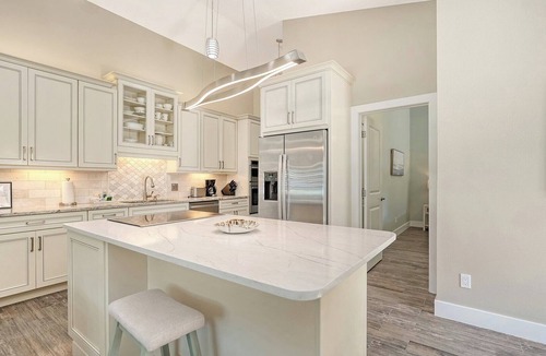Bradenton Beach House | Anna Maria Island Luxury Beach Retreat with Heated Pool, Spa & Outdoor Kitchen | Steps to Gulf Beaches | All Bedrooms Ensuite