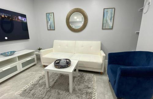 Hollywood Apartment | Annas Peaceful mini Luxury suite