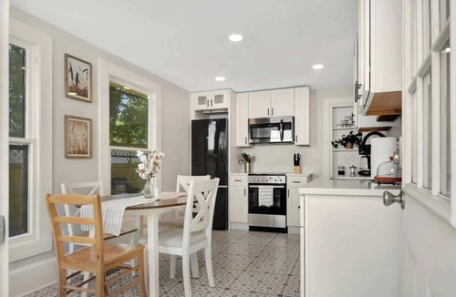 Downtown Historic District Apartment | Apothecary - Upper Unit Downtown 2BR