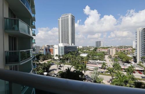 Hollywood South Central Beach House | Apt w/2 Queen Beds & Canal View at Tides