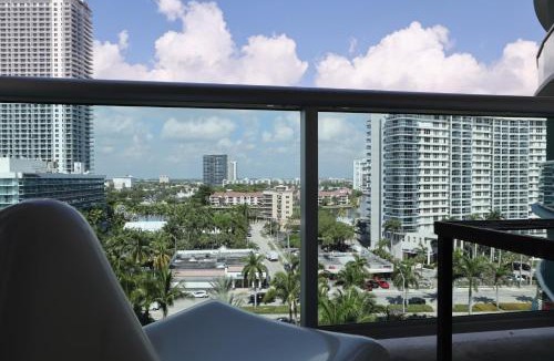 Hollywood South Central Beach House | Apt w/2 Queen Beds & Canal View at Tides