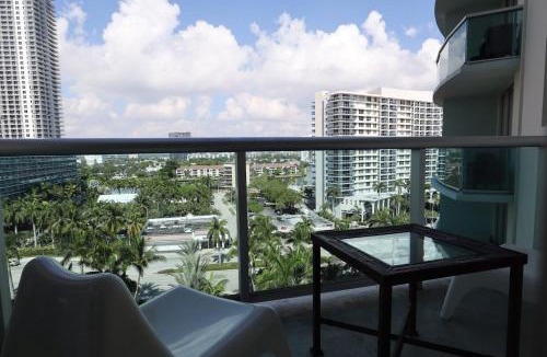 Hollywood South Central Beach House | Apt w/2 Queen Beds & Canal View at Tides