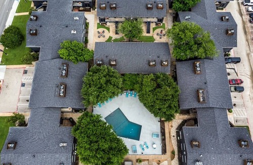 Central Arlington Apartment | Arlington 1BR | AT&T, Globe Life, 6 Flags, Parking