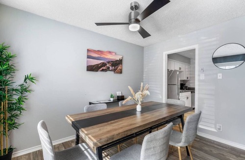 Central Arlington Apartment | Arlington 2BR | AT&T, Globe Life, 6 Flags, Parking