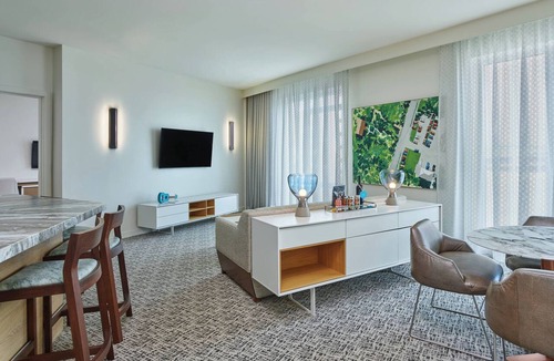 Central Sarasota Hotel | Art Ovation Hotel, Autograph Collection