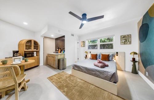 Coral Ridge Isles Apartment | Art Room Studio 2 ppl- Bright Relaxing stay