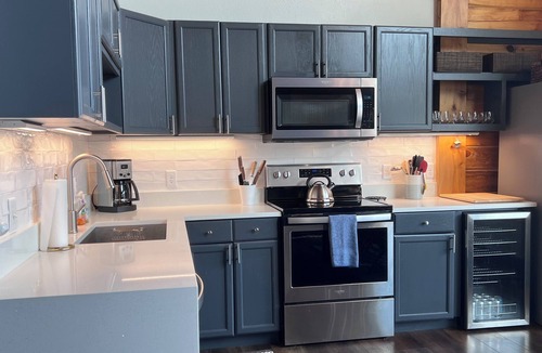 Warm Springs Cabin | Aspen Grove Haus - Private Family & Pet Friendly Cabin - 3 bd/2ba - Starlink