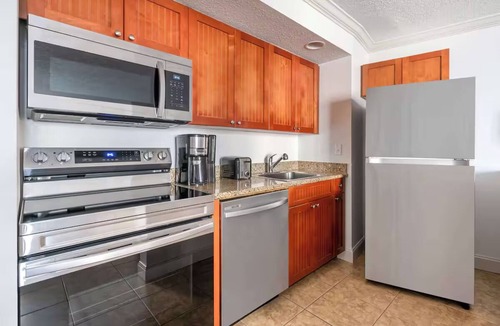 Seminole Park Hotel | Atlantic Beach Studio w/Kitchen l Pools, BBQ Area near Daytona Speedway