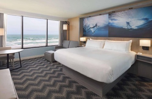 Cocoa Beach Hotel | Atlantic Coastline View | Outdoor Pool & Tiki Grill | 5 mi to Port Canaveral