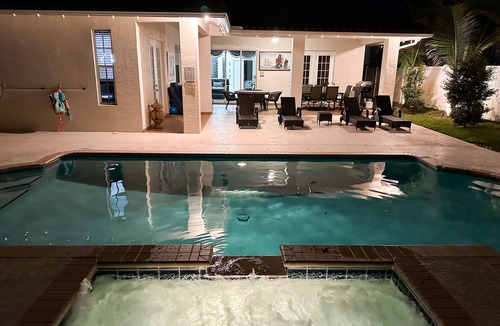 Lake Worth House | AURA PALMS - ELEGANT 5BR RETREAT WITH POOL & HOT TUB