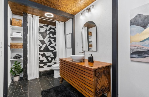 Georgetown Villa | Austin Close, Family Friendly, Game Room, King Bed, Personality +!