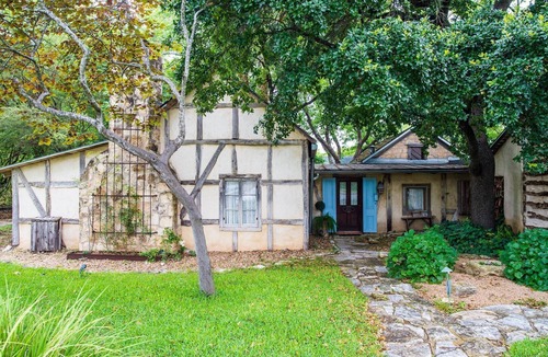 Fredericksburg Cabin | Austin St.- Kristin's Suite | Private Patio | Fireplace