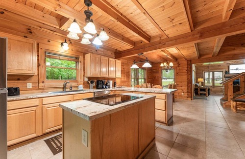 Branson Cabin | Authentic Log Cabin Mins to Thunder Ridge&Big Cedar Free Attraction Tickets Pvt Hot Tub Pool Table