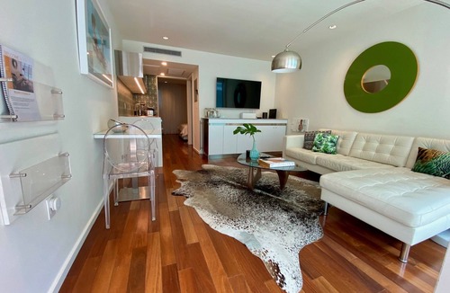 West Avenue Condo | AVAILABILITY HERE: https:/fontana109.lodgify.com/