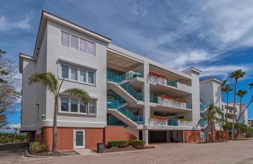 Sarasota Apartment | Available Off-Season Only (May 15-December 31)Only! A True Tropical Oasis At Tangerine Bay Club!