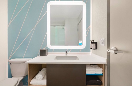 Tropic Hotel | avid hotel Melbourne Viera by IHG