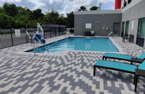 Tropic Hotel | avid hotels - Melbourne - Viera by IHG