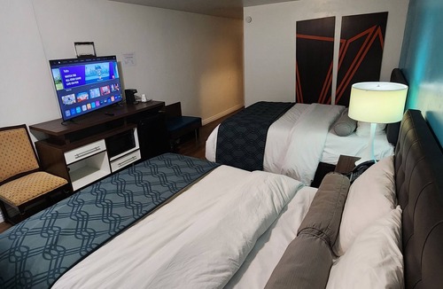 Pecos Hotel | B&J Hotel and Apartment