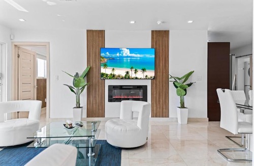 Boulevard Heights House | Baby Camellia Modern, Luxurious And Spacious House