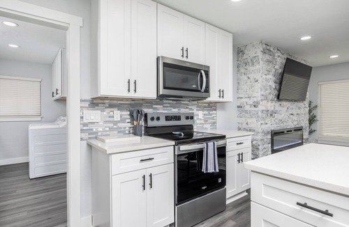South Gate Ridge House | Backyard Oasis W/Heated Pool, Bar, TV Just Mins to the Beach