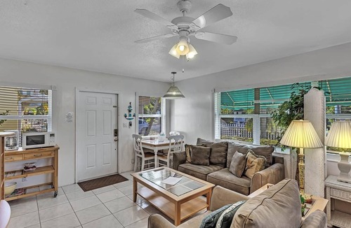 Pompano Beach Apartment | Bahama Beach Club Pompano