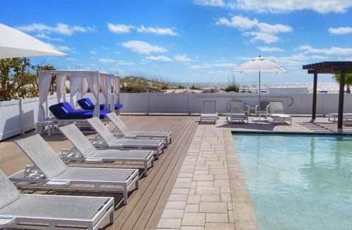 Madeira Beach Hotel | Barefoot Beach Club