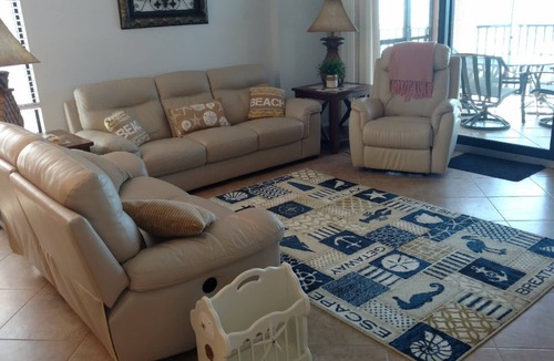 Englewood Condo | Barefoot Beach Getaway