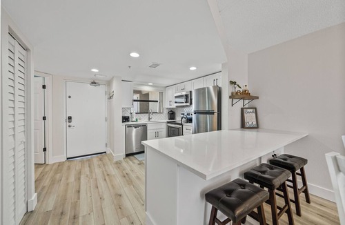 Belle Vista Condo | Bay + Gulf Views | Beachfront Pool + Hot Tub