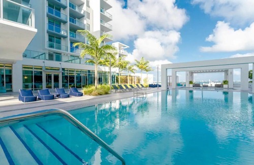 Northeast Miami Condo | Bay View Design District Apt, Pool, Gym & Parking